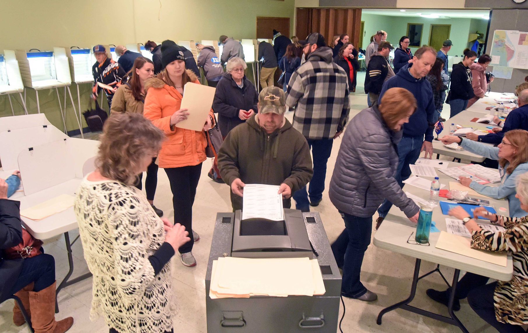 110718-nws-voter4.jpg